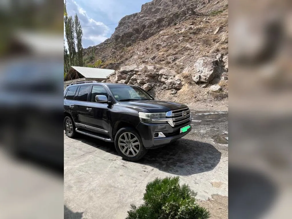 Toyota Land Cruiser