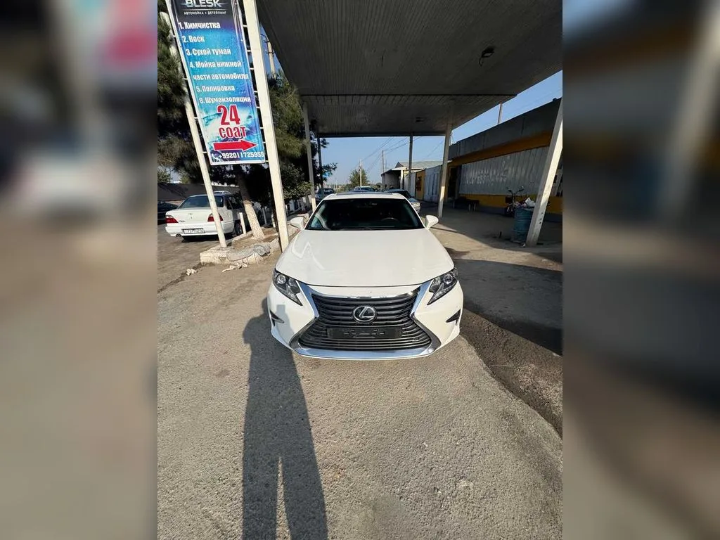 Lexus ES series