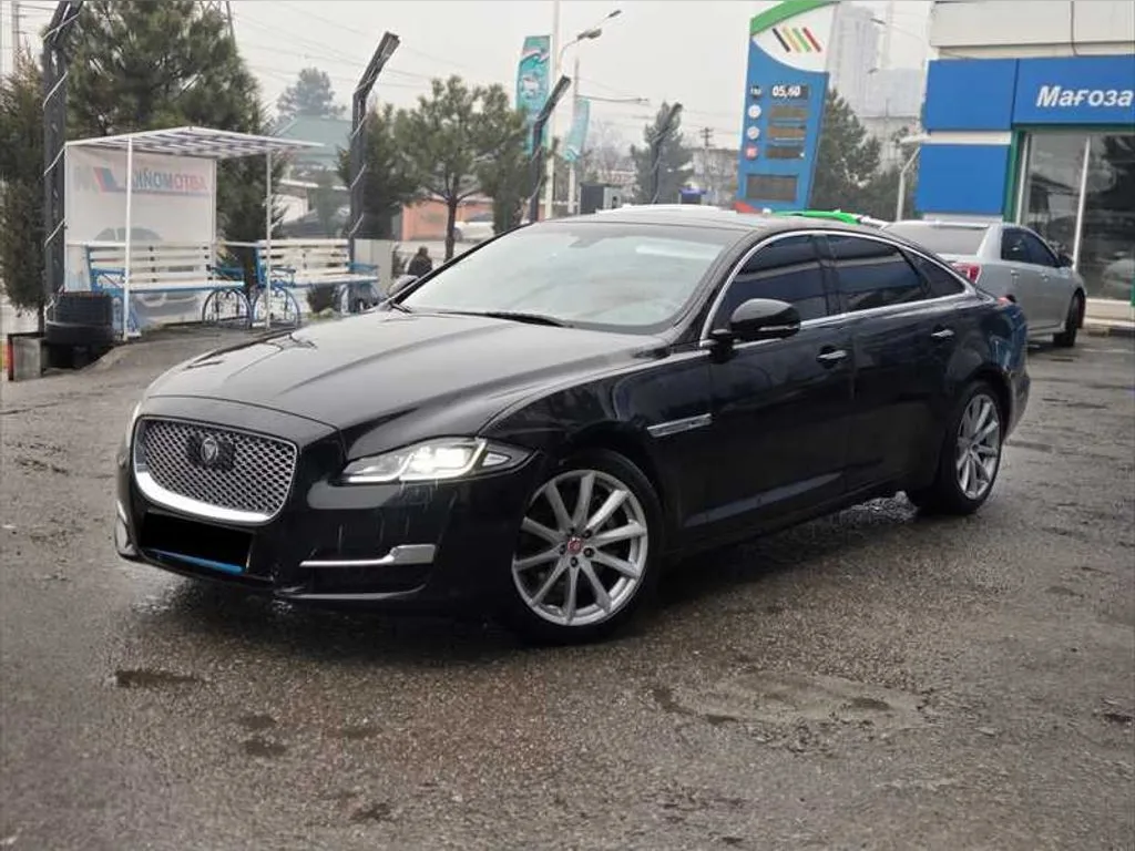 Jaguar XJ