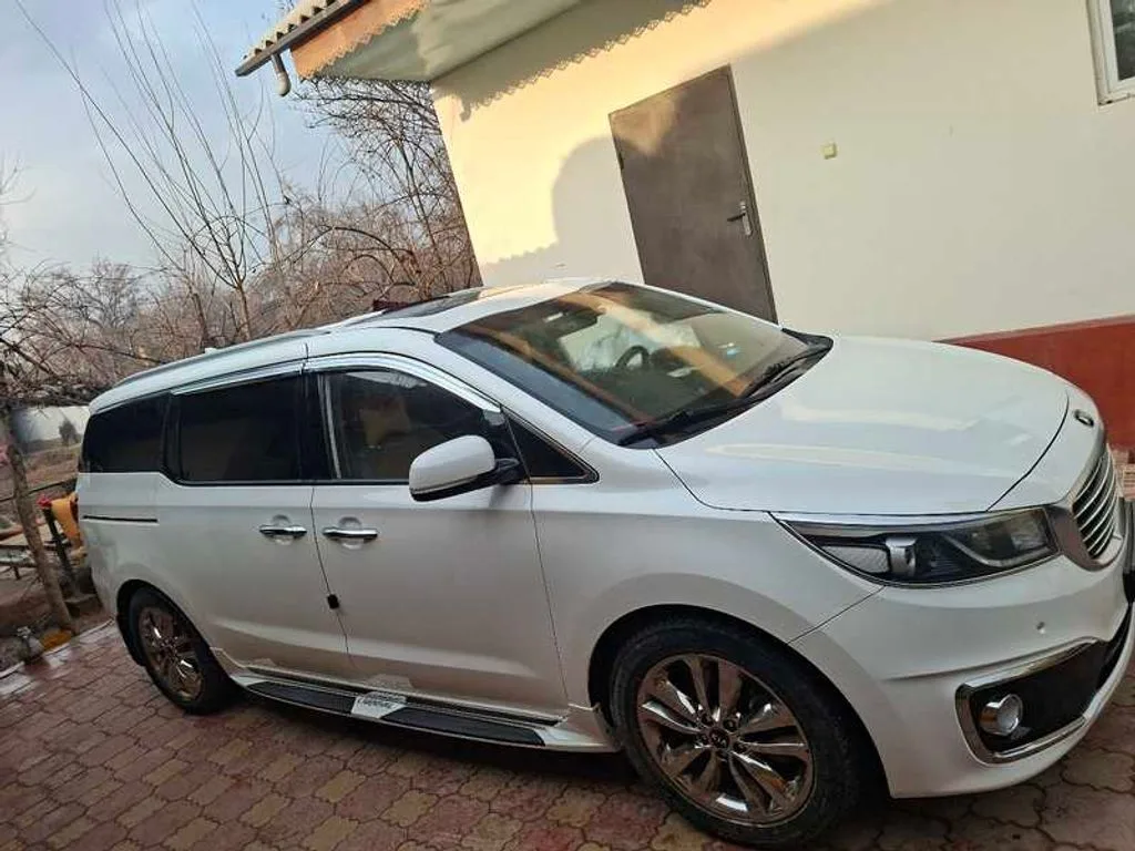 Kia Carnival